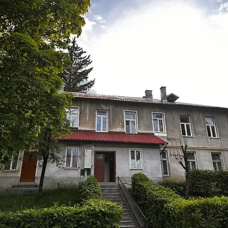 Lv Luxury - One Minute Away From Train Station Apartment *